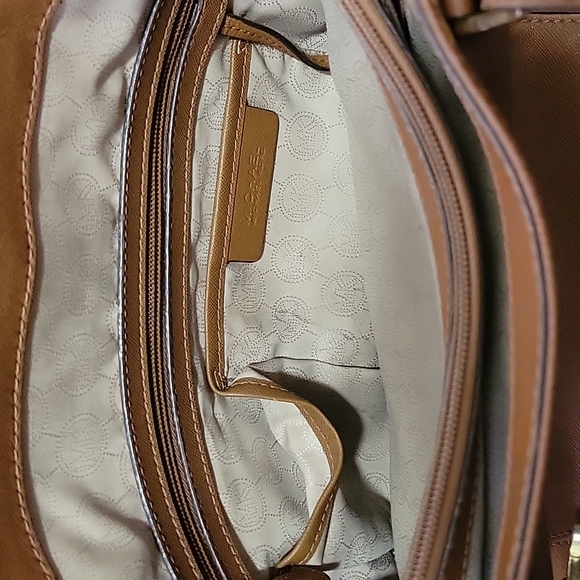 Michael Kors leather bag - Picture 5 of 9